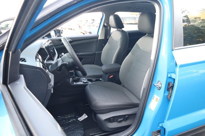 Volkswagen Taos Vehicle Image 08