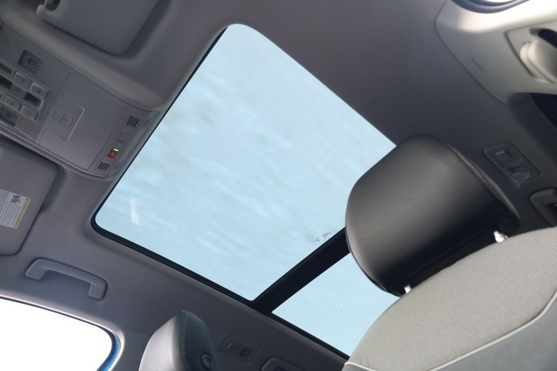 Volkswagen Taos Vehicle Image 09