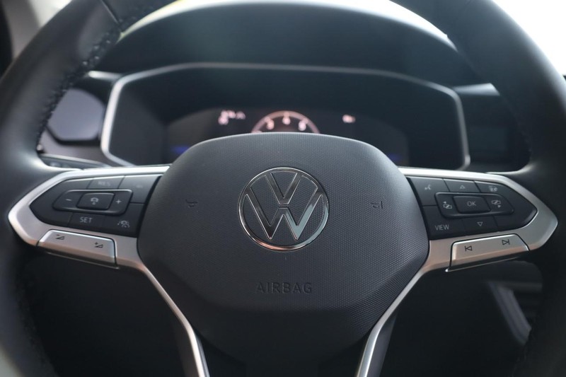 Volkswagen Taos Vehicle Image 11