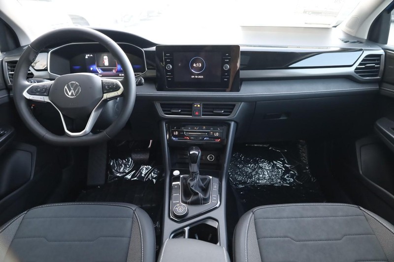 Volkswagen Taos Vehicle Image 24