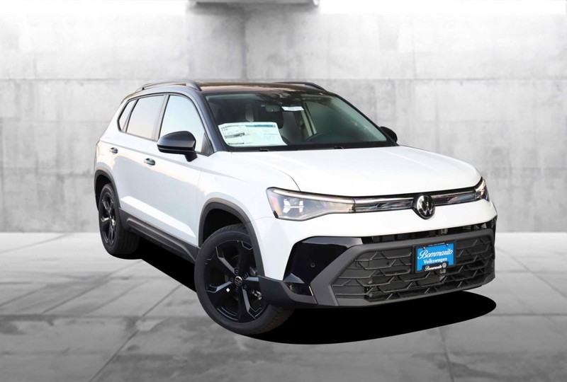 Volkswagen Taos Vehicle Image 02