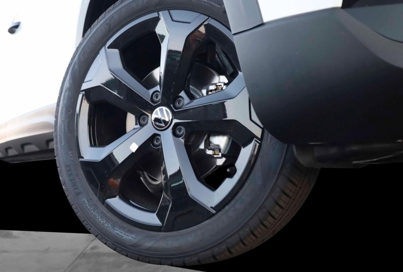 Volkswagen Taos Vehicle Image 03