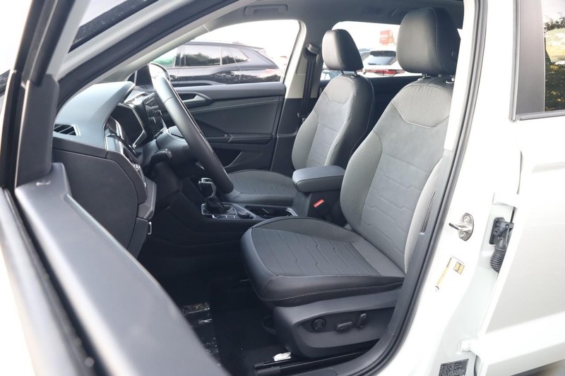 Volkswagen Taos Vehicle Image 08