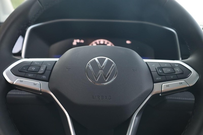 Volkswagen Taos Vehicle Image 11