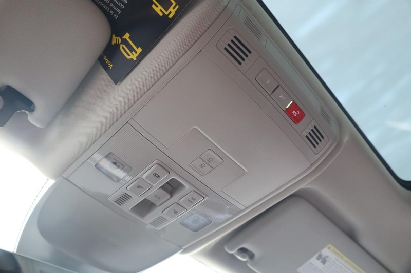 Volkswagen Taos Vehicle Image 18