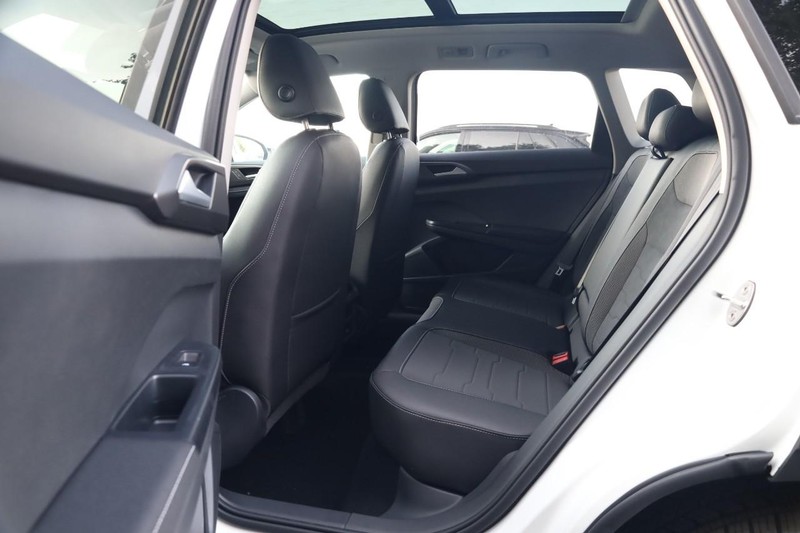 Volkswagen Taos Vehicle Image 22