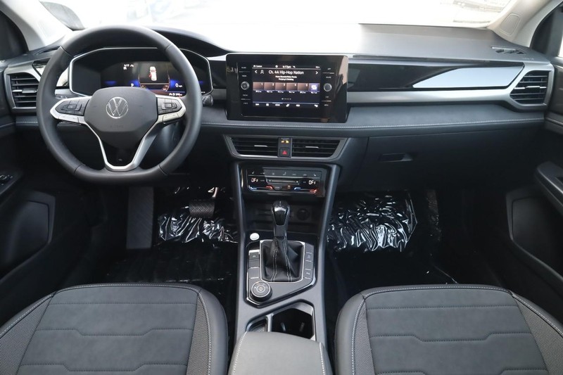 Volkswagen Taos Vehicle Image 24