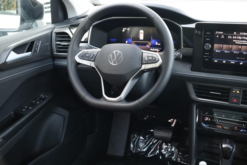 Volkswagen Taos Vehicle Image 25