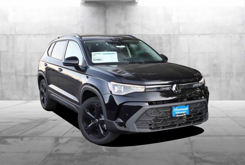 Volkswagen Taos Vehicle Image 02