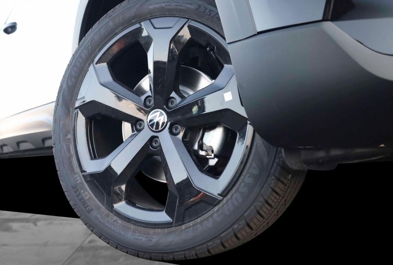 Volkswagen Taos Vehicle Image 03