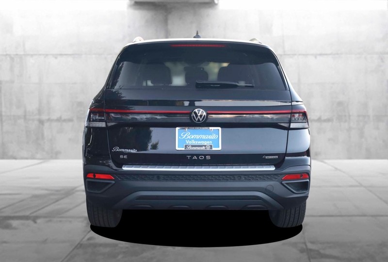 Volkswagen Taos Vehicle Image 06