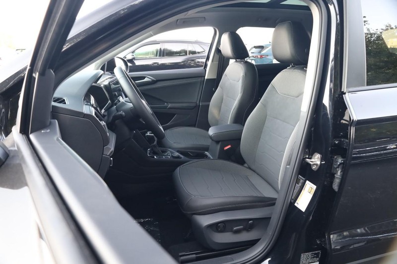 Volkswagen Taos Vehicle Image 08