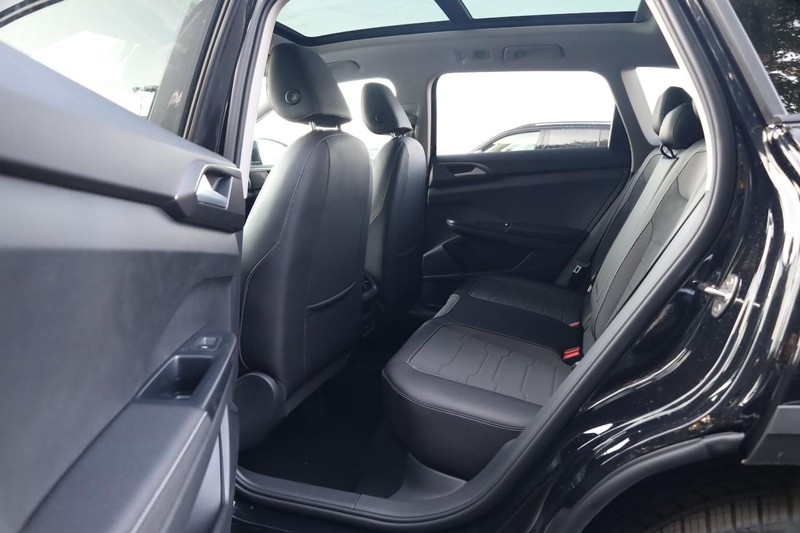 Volkswagen Taos Vehicle Image 21