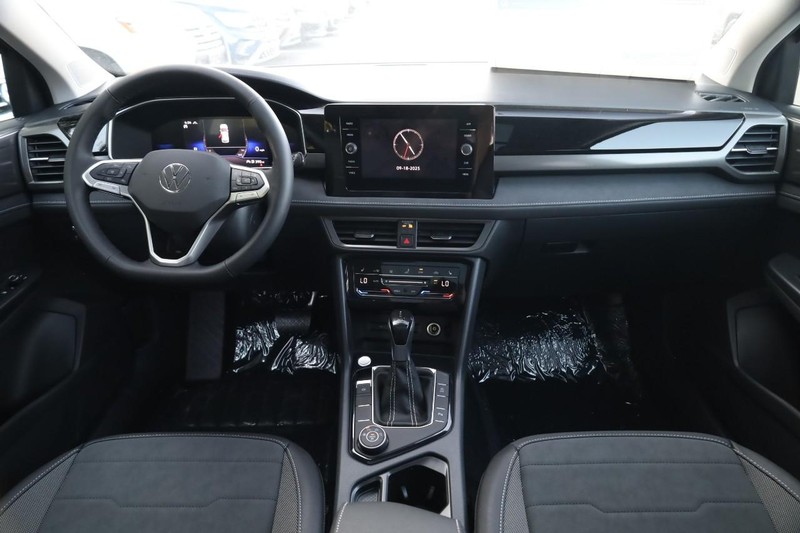 Volkswagen Taos Vehicle Image 22