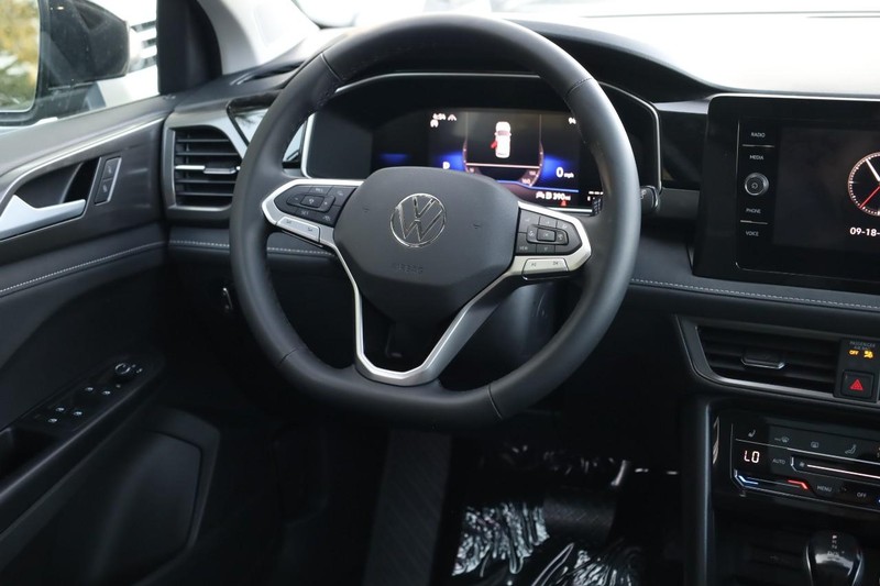 Volkswagen Taos Vehicle Image 23