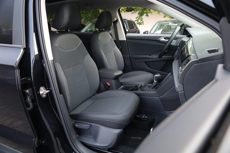 Volkswagen Taos Vehicle Image 24