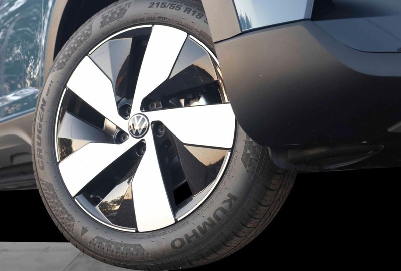 Volkswagen Taos Vehicle Image 03