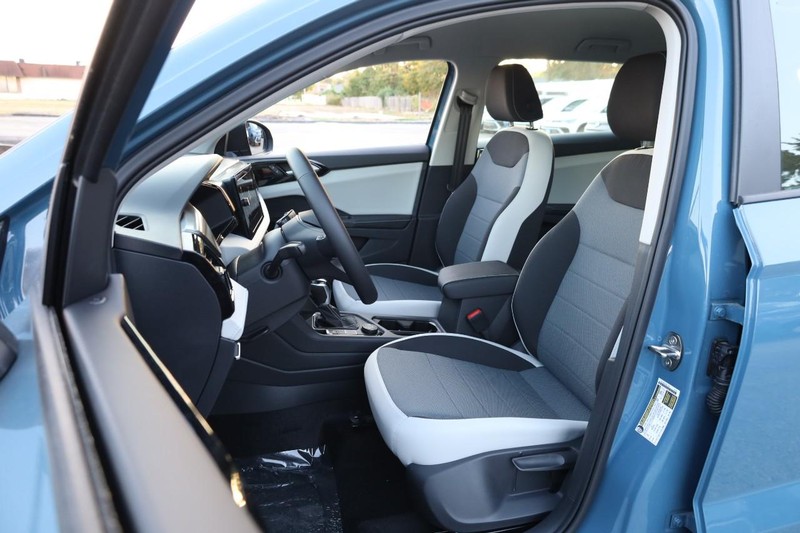 Volkswagen Taos Vehicle Image 08