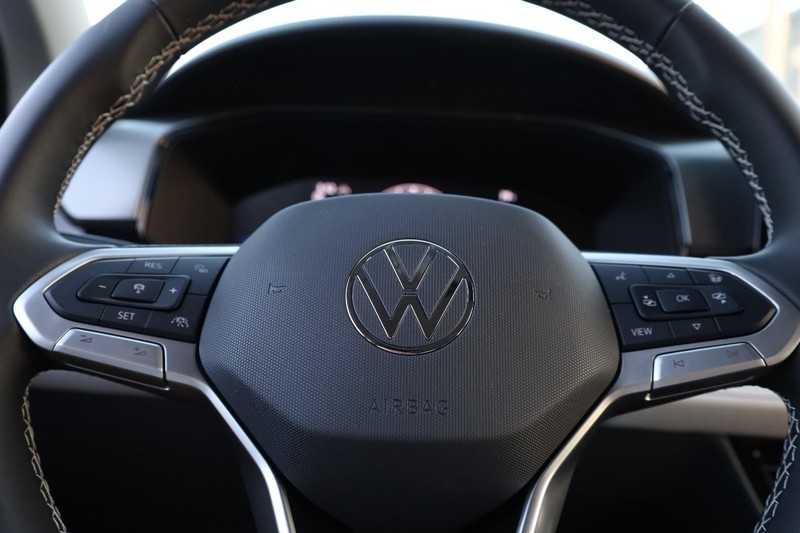 Volkswagen Taos Vehicle Image 09