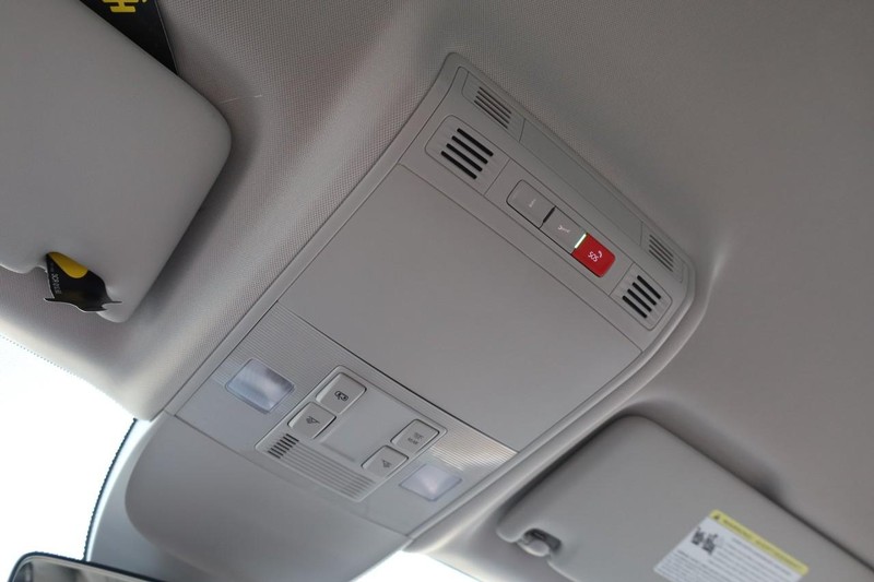 Volkswagen Taos Vehicle Image 16