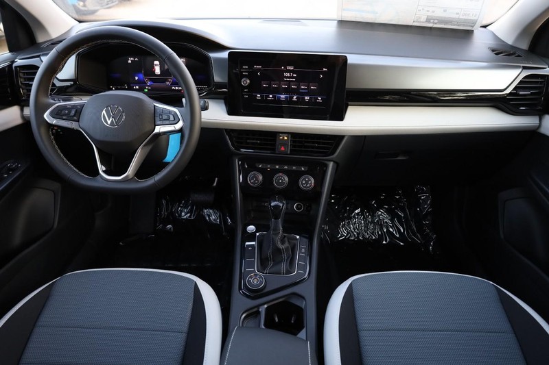 Volkswagen Taos Vehicle Image 21