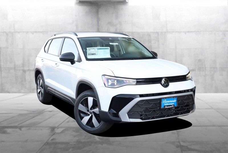 Volkswagen Taos Vehicle Image 02