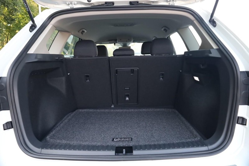 Volkswagen Taos Vehicle Image 07