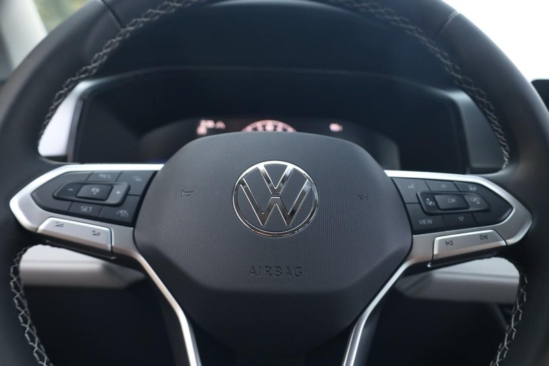 Volkswagen Taos Vehicle Image 09