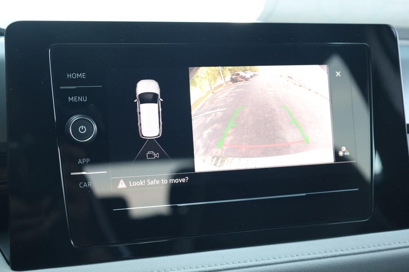 Volkswagen Taos Vehicle Image 12