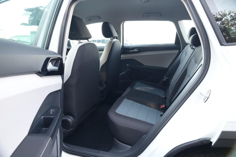 Volkswagen Taos Vehicle Image 20