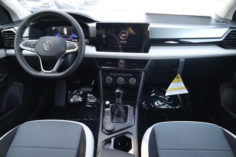 Volkswagen Taos Vehicle Image 21