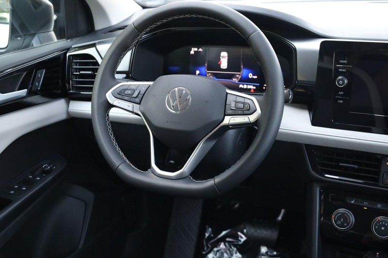 Volkswagen Taos Vehicle Image 22