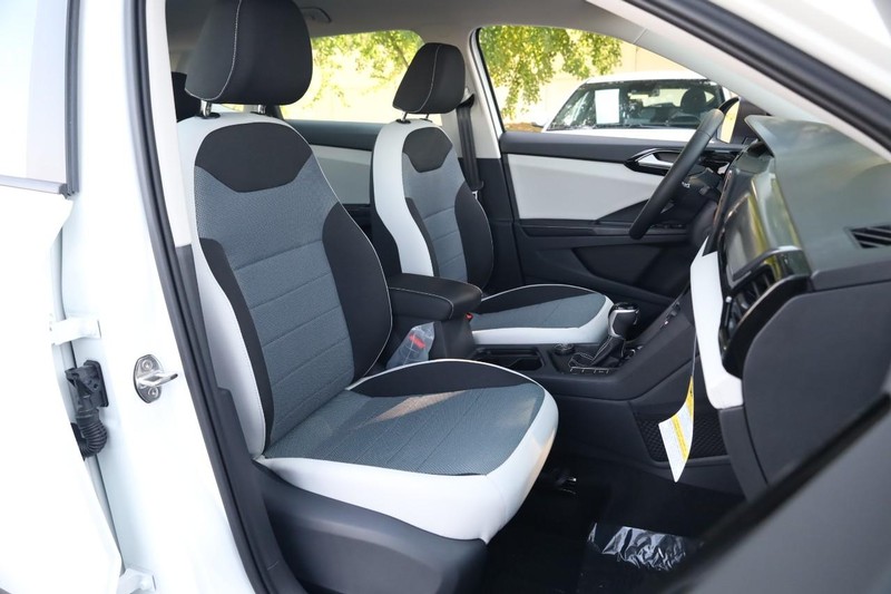 Volkswagen Taos Vehicle Image 23