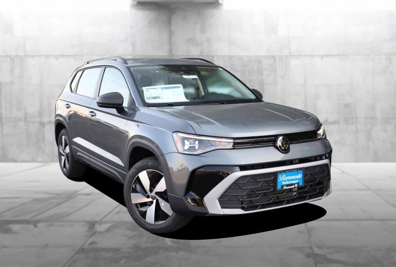 Volkswagen Taos Vehicle Image 02