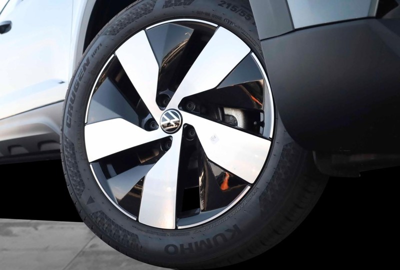 Volkswagen Taos Vehicle Image 03