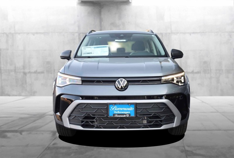 Volkswagen Taos Vehicle Image 04