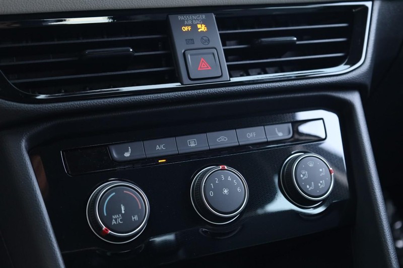 Volkswagen Taos Vehicle Image 11