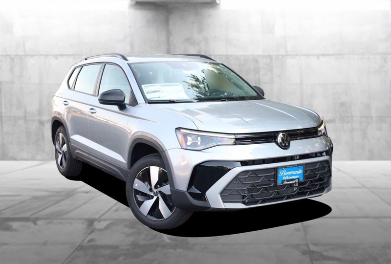 Volkswagen Taos Vehicle Image 02