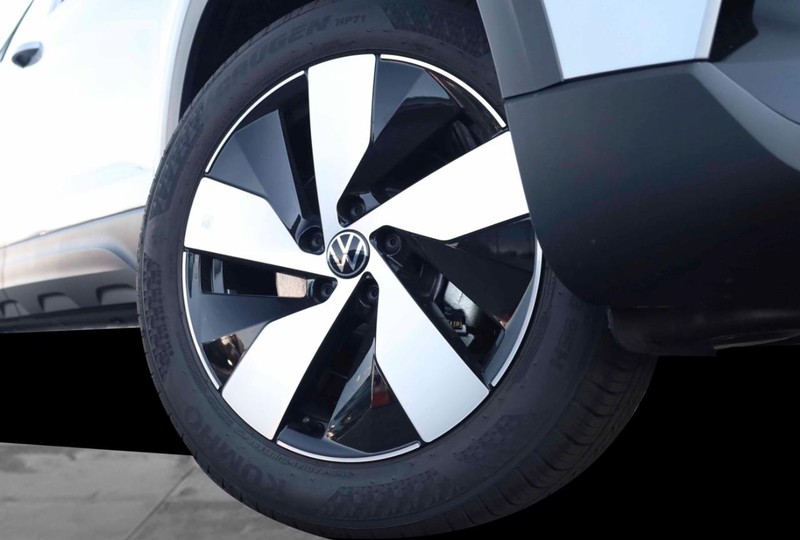 Volkswagen Taos Vehicle Image 03