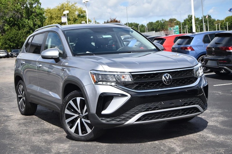 Volkswagen Taos Vehicle Image 02