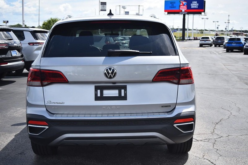 Volkswagen Taos Vehicle Image 06