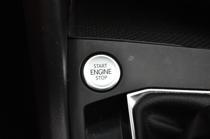 Volkswagen Taos Vehicle Image 16