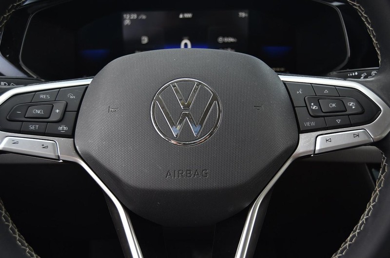 Volkswagen Taos Vehicle Image 18