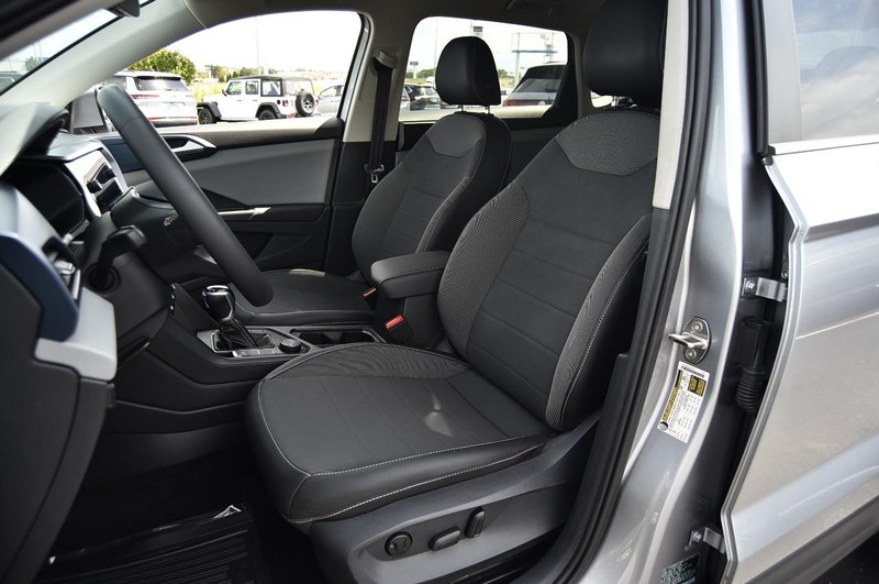 Volkswagen Taos Vehicle Image 19