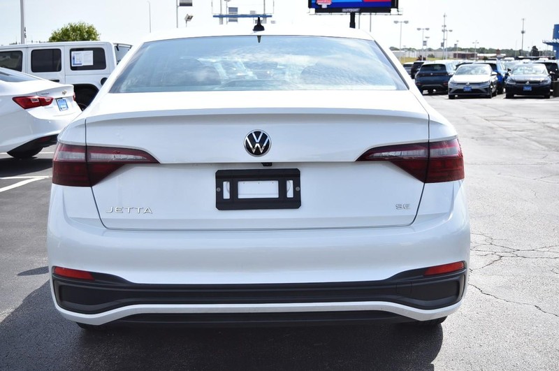 Volkswagen Jetta Vehicle Image 06