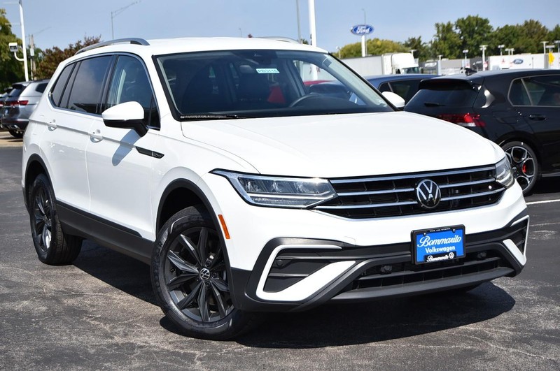 Volkswagen Tiguan Vehicle Image 02