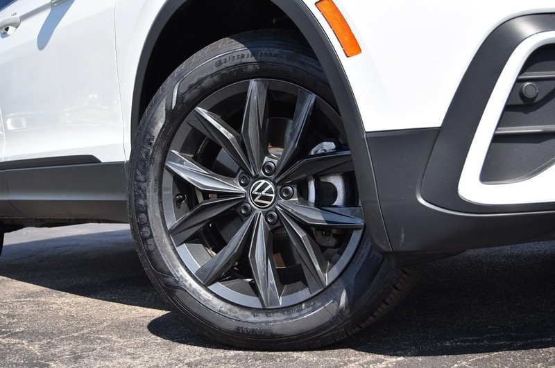 Volkswagen Tiguan Vehicle Image 03