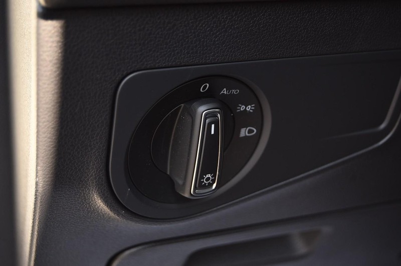 Volkswagen Tiguan Vehicle Image 11