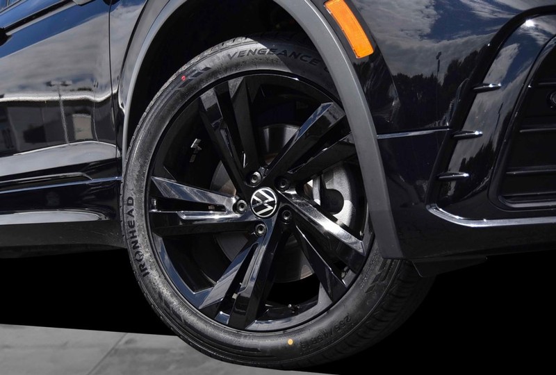 Volkswagen Tiguan Vehicle Image 03