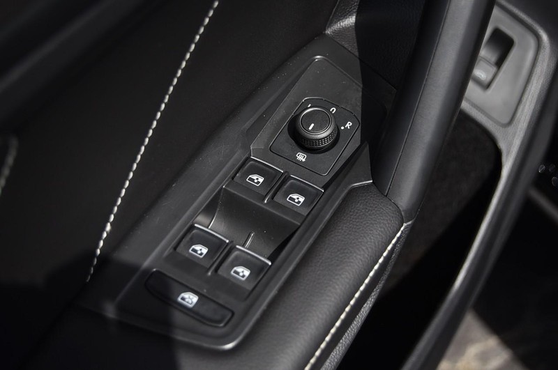 Volkswagen Tiguan Vehicle Image 08